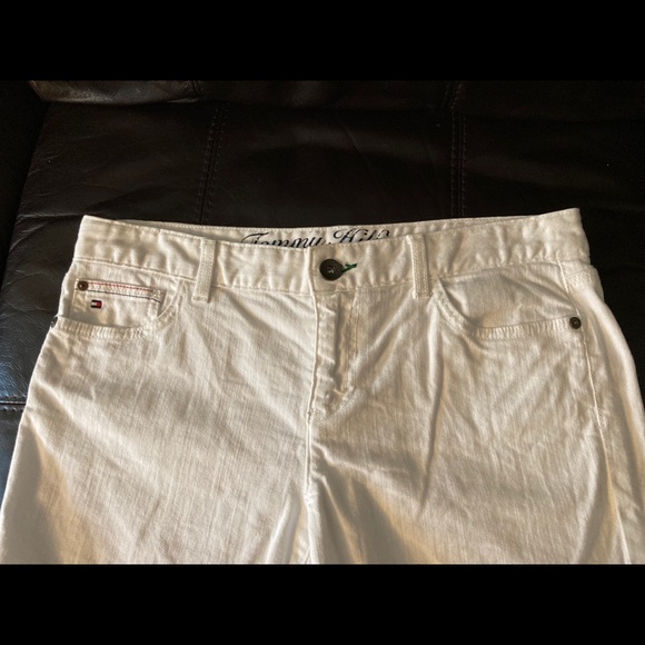 🦩 White Tommy Hilfiger Shorts - Size 8 🦩 - Picture 4 of 8